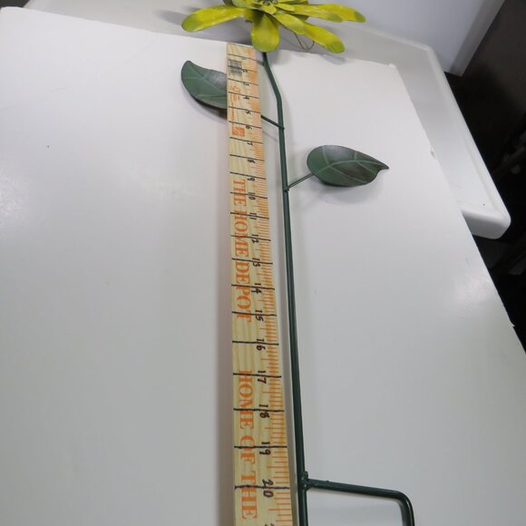 Yellow Flower Metal Yard Decor Stake all metal (no moving parts) - Picture 11 of 13